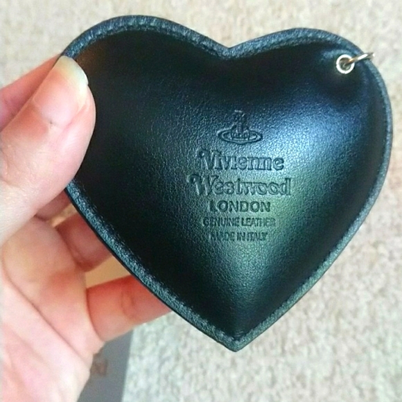 NWT Vivienne Westwood Black Heart leather keyring - Picture 2 of 2